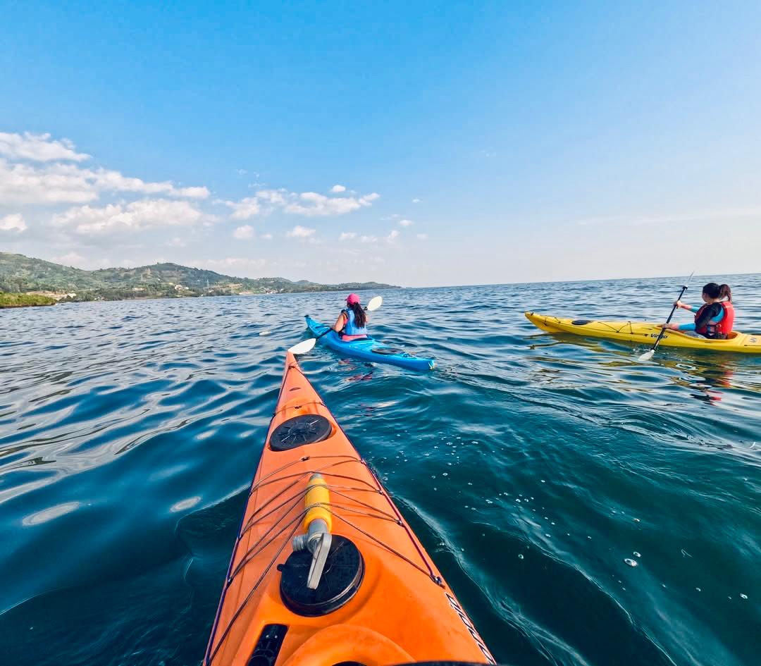 1-Day Lake Kivu Kayaking Adventure